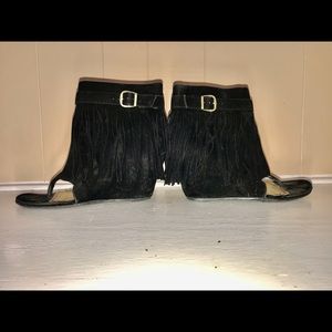 Black suede wedge with fringe